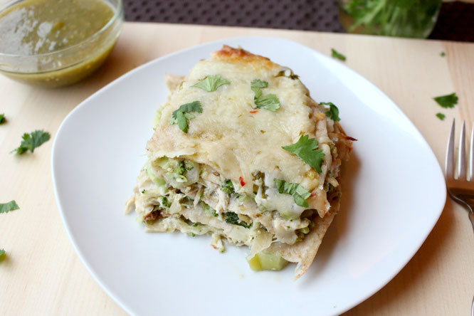 30 minute green chicken enchilada casserole - healthy and family-friendly dinner!  by homemade nutrition - www.homemadenutrition.com