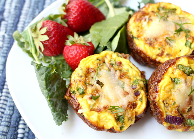 Delicious southwestern mini frittatas are so easy to make and are also vegetarian!  www.homemadenutrition.com