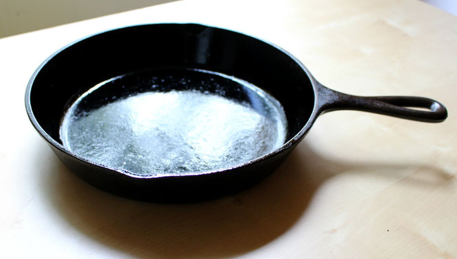 Essential cooking tools for the every day cook - straight from a food blogger who spends hours upon hours in the kitchen! - www.homemadenutrition.com
