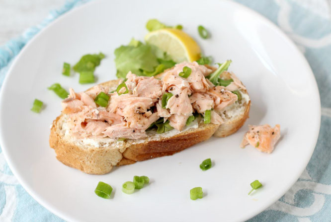 The best fresh salmon salad! This recipe is such a nice twist on a traditional tuna or salmon salad.  This is the perfect lunch or dinner for a busy weekday!