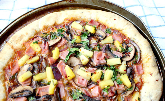 This easy semi-homemade Hawaiian pizza is the perfect go-to for pizza night that the whole family will love! - www.homemadenutrition.com
