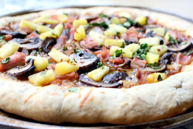 This easy semi-homemade Hawaiian pizza is the perfect go-to for pizza night that the whole family will love! - www.homemadenutrition.com