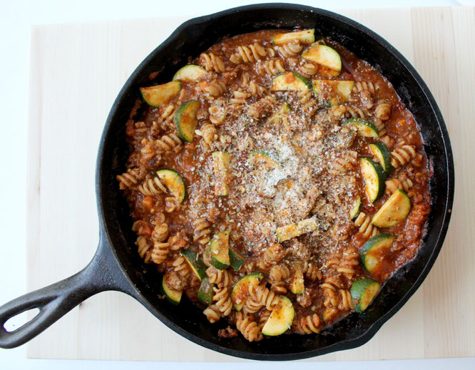 healthy homemade skillet lasagna - delicous lighter version of a classic favorite! - by homemade nutrition - www.homemadenutrition.com