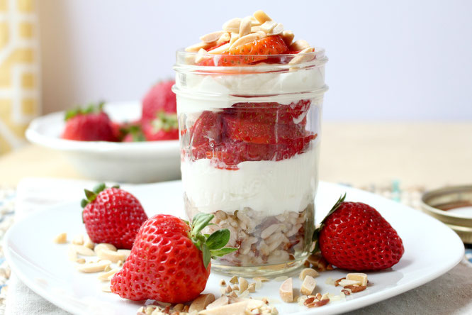 These parfaits have cooked whole grains (brown rice, farro, or barley), Greek yogurt, fresh fruit - it's a high protein, high nutrition meal that's a perfect start to the day!  - www.homemadenutrition.com