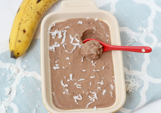 Easy vegan chocolate ice cream:  three ingredients, no added sugar, no gluten, but completely declicious! - www.homemadenutrition.com