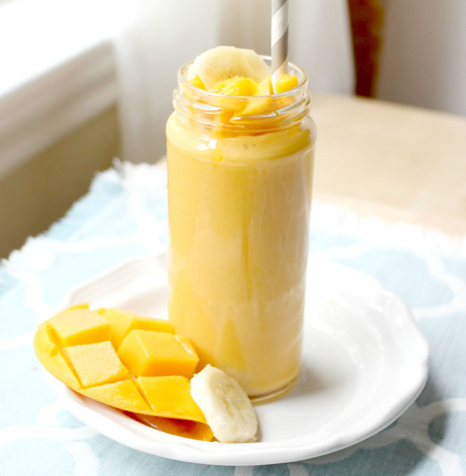 This mango banana smoothie is so creamy, mild, and sweet!  It also holds really well in the fridge so you can make it the night before! - www.homemadenutrition.com