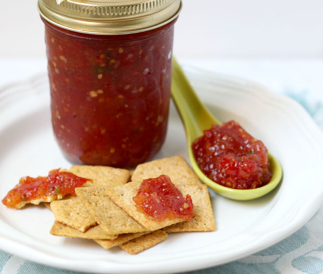 Fresh summer produce is the inspiration behind this amazing "sweet heat" tomato, peach, and jalapeno jam with black pepper and cinnamon.  -www.homemadenutrition.com