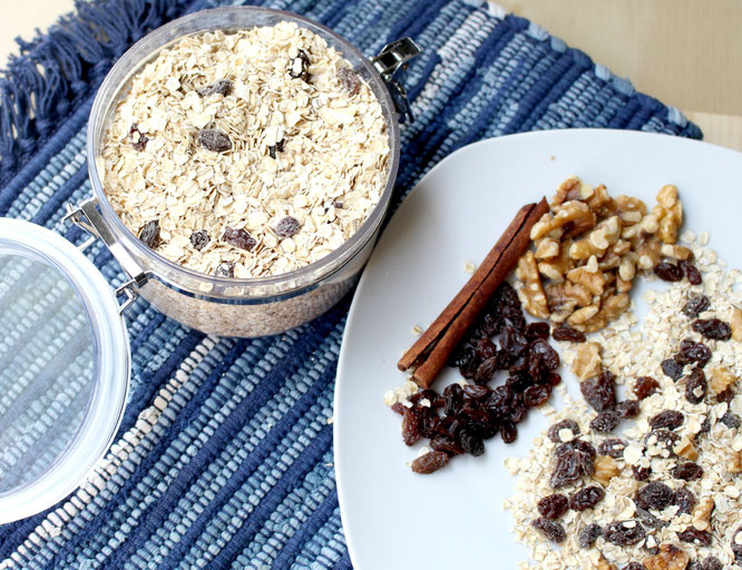 Making homemade instant oatmeal mix is really simple and easy to customize for your family's taste buds!  This recipe for cinnamon-raisin oatmeal mix with walnuts is so good!  - www.homemadenutrition.com