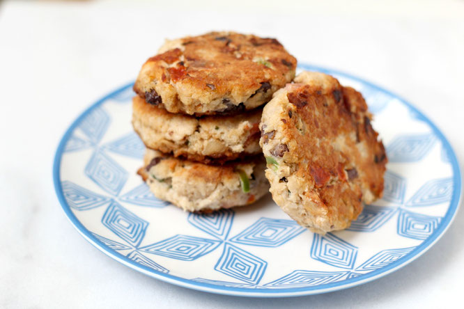 Easy make-ahead tuna cakes that can be cooked straight out of the freezer on a busy weeknight. #ad - www.homemadenutrition.com