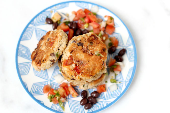 Easy make-ahead tuna cakes that can be cooked straight out of the freezer on a busy weeknight. #ad - www.homemadenutrition.com