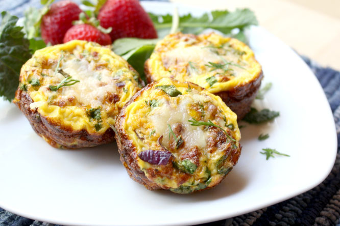 Delicious southwestern mini frittatas are so easy to make and are also vegetarian!  www.homemadenutrition.com