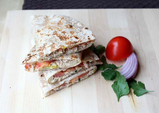 Heathier version of the classic tuna melt! So delicious and takes just minutes to make! -by homemade nutrition - www.homemadenutrition.com