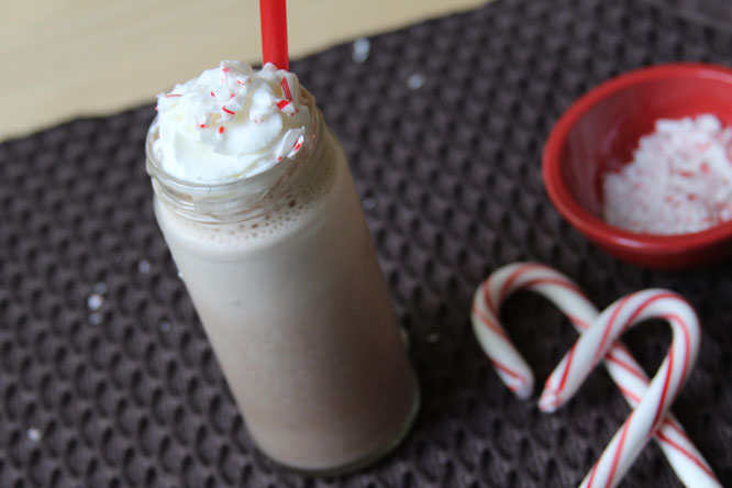 Iced peppermint mocha smoothie - healthy tasty holiday treat!