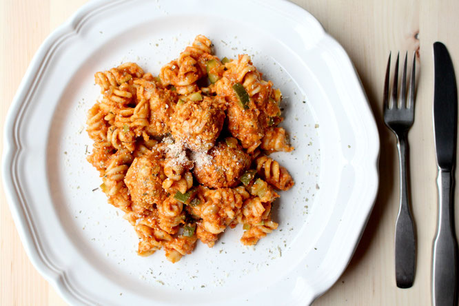 healthy one-pot pasta and meatballs - this is so healthy and good and is ready in about 30 minutes! - by homemade nutrition - www.homemadenutrition.com