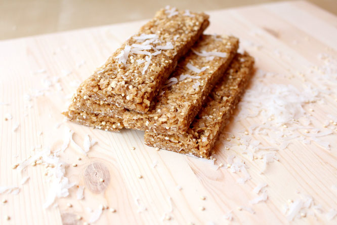 Soft, chewy coconut granola bars with quinoa, puffed rice, flax, oats, and vegan protein! These taste way better than most store-bought bars! http://bit.ly/1H5Ugst