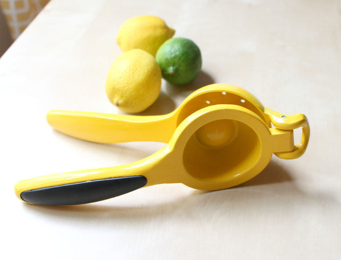 Essential cooking tools for the every day cook - straight from a food blogger who spends hours upon hours in the kitchen! - www.homemadenutrition.com