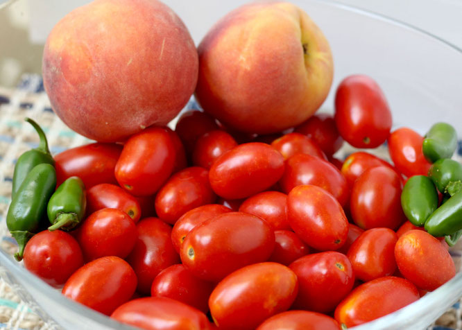 Fresh summer produce is the inspiration behind this amazing "sweet heat" tomato, peach, and jalapeno jam with black pepper and cinnamon. -www.homemadenutrition.com