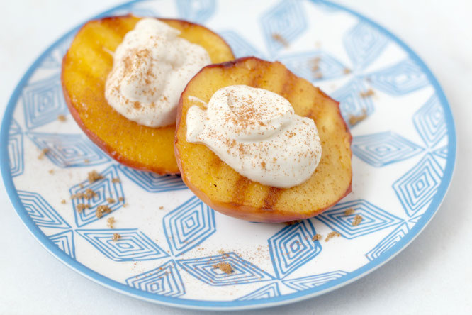 Four ingredients is all it takes to make this perfect summer dessert of grilled peaches with sweet Greek yogurt and cinnamon! - www.homemadenutrition.com