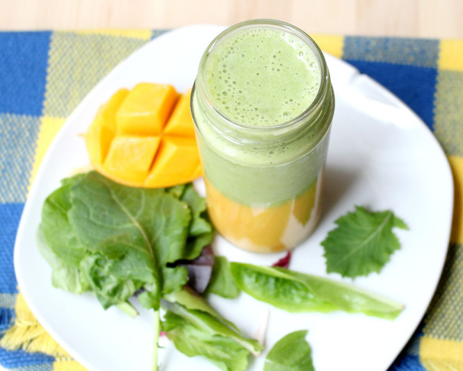 This layered smoothie has a sweet mango-banana base with an apple, greens, and tea smoothie on top.  It's a whole new world of flavor with two smoothies in one! - www.homemadenutrition.com