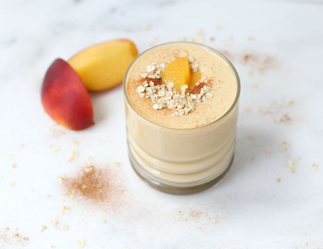 Peach Cobbler Smoothie:  tasty enough for dessert, but healthy enough for breakfast!  - www.homemadenutrition.com