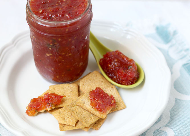 Fresh summer produce is the inspiration behind this amazing "sweet heat" tomato, peach, and jalapeno jam with black pepper and cinnamon. -www.homemadenutrition.com
