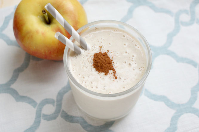 Apple pie for breakfast?  You bet!  This apple pie breakfast smoothie tastes like a treat, but it's healthy and ready in under 5 minutes!