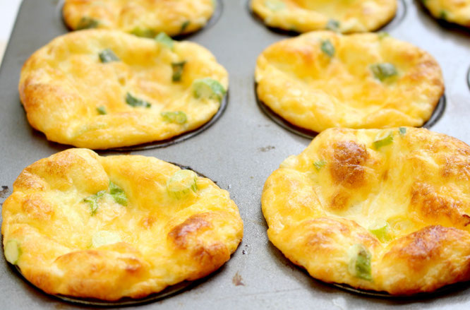 Easy cheesy four ingredient mini frittatas ready in under 30 minutes!  Vegetarian, gluten free, and delicious! - www.homemadenutrition.com