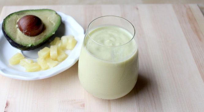 Pineapple, orange, and avocado smoothie with creamy greek yogurt makes the perfect energizing breakfast, quick lunch, or filling afternoon snack! - www.homemadenutrition.com