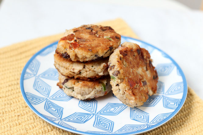 Easy make-ahead tuna cakes that can be cooked straight out of the freezer on a busy weeknight. #ad - www.homemadenutrition.com