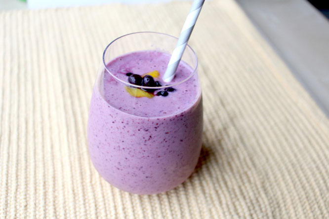 This blueberry mango smoothie is perfect for a quick refreshing meal, snack, or even dessert option. It's so simple to make and is a great source of nutrients and protein! - by homemade nutrition - www.homemadenutrition.com