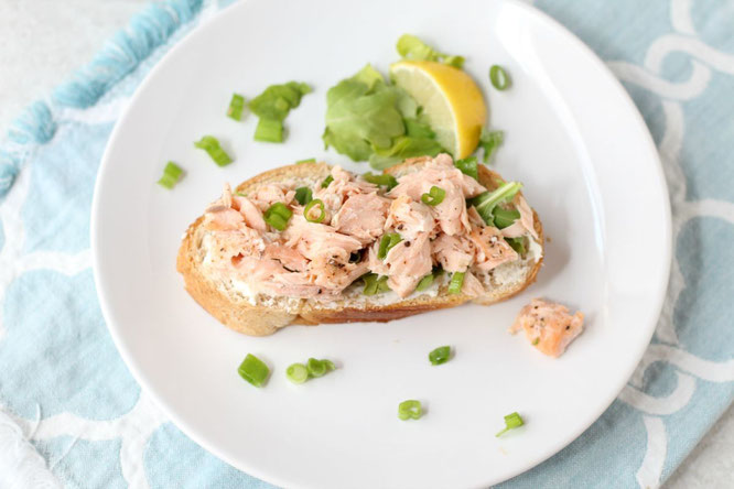 The best fresh salmon salad! This recipe is such a nice twist on a traditional tuna or salmon salad.  This is the perfect lunch or dinner for a busy weekday!