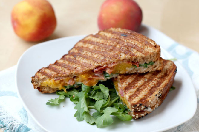 Delicious summer spin-off to the traditional BLT sandwich. Grilled peaches, bacon, and arugula make the perfect combo for a quick lunch on the go! - www.homemadenutrition.com