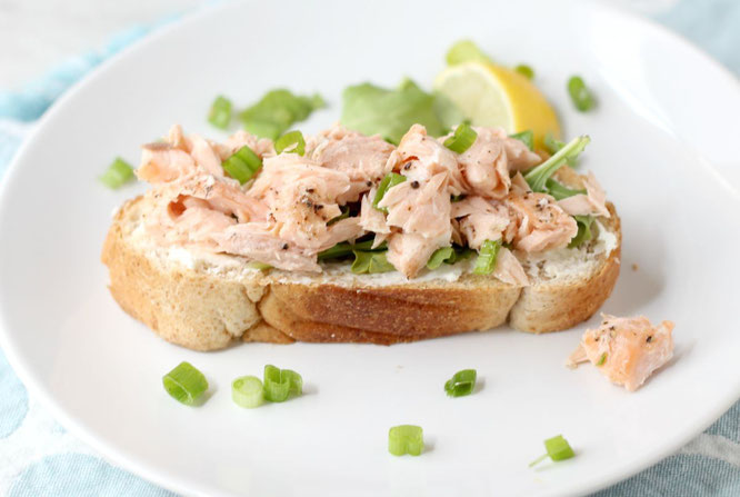 The best fresh salmon salad! This recipe is such a nice twist on a traditional tuna or salmon salad.  This is the perfect lunch or dinner for a busy weekday!