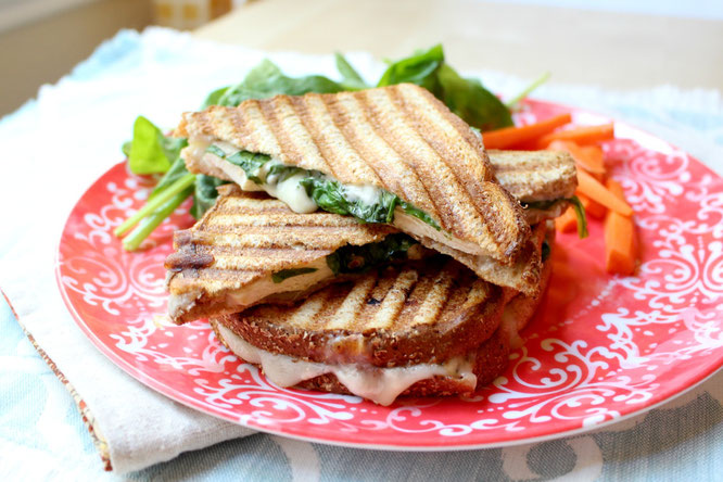 This Italian chicken panini comes together in minutes and is perfect for a quick weeknight meal!  Plus it can be made all in one skillet or on a panini press, so cleanup is a breeze! - www.homemadenutrition.com