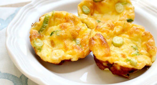 Four ingredients and around 20 minutes is all it takes to make these awesome vegetarian, gluten free mini frittatas.  These are perfect for a quick dinner or breakfast on the go! - www.homemadenutrition.com