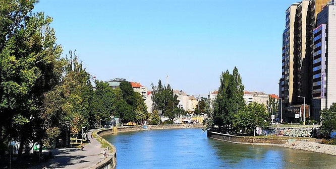 Blick von der Aspernbrücke auf die Uferpromenaden am Donaukanal. © 2019 Reinhard A. Sudy 