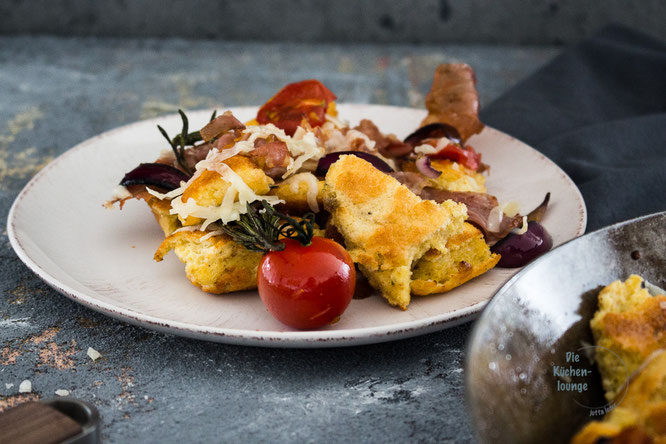 Kaiserschmarren auf dem Teller serviert