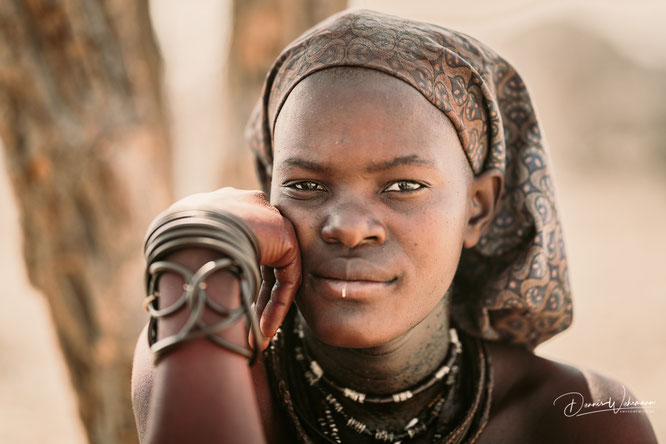 himba frau epupa kaokoveld namibia