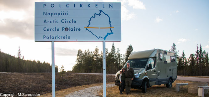 Polarkreis mit Wohnmobil in Schweden