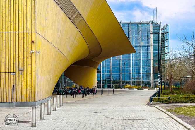 vor allem innen eine Meisterwerk der Architektur: die Oodi‑Bibliothek