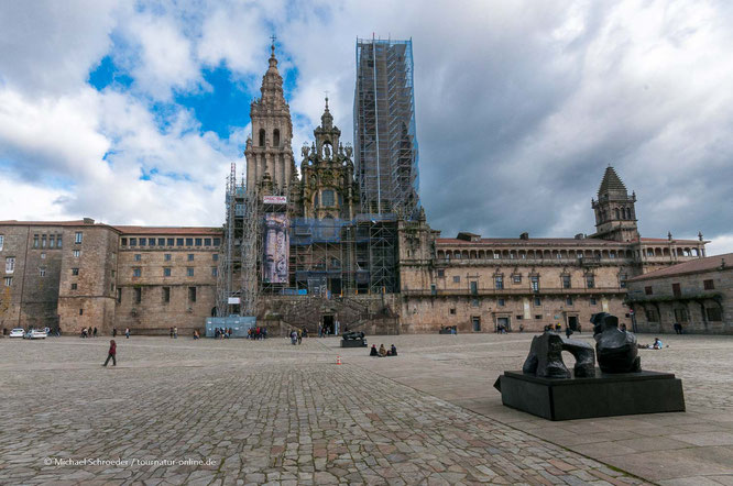 Kathedrale von Santiago de Compostela mit dem Wohnmobil
