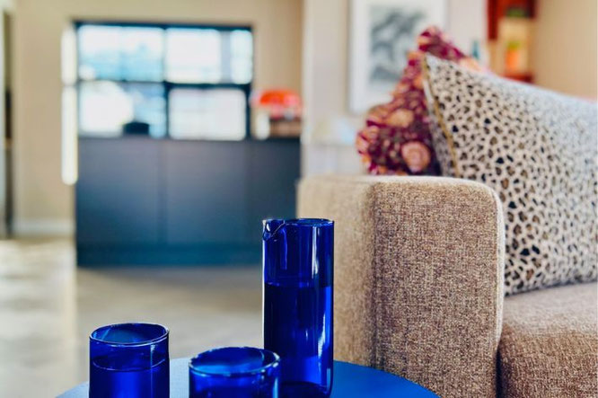 moderne klassieke woonkamer blauwe kleuraccenten