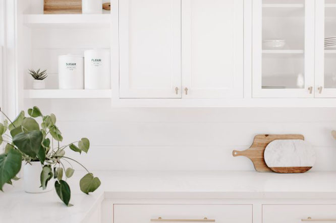 De voordelen van keuken wrappen versus een volledige renovatie