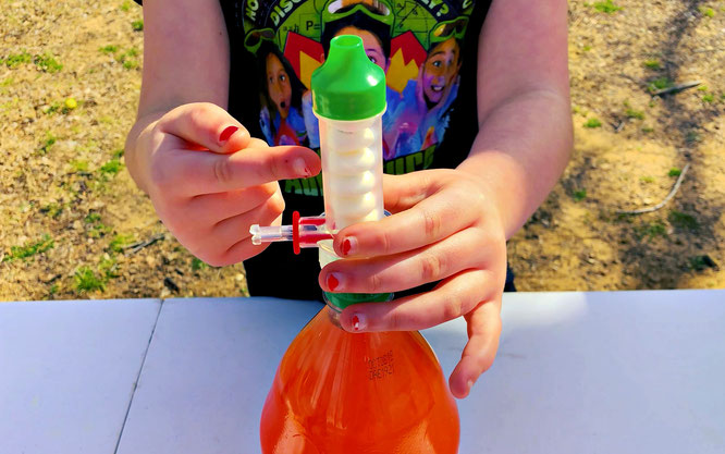 geyser tube and soda, science for kids