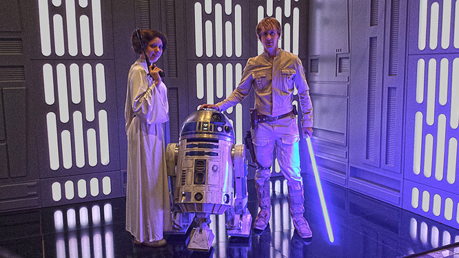 Leia Organa Luke Skywalker R2D2 A New Hope Episode 4 IV Star Wars Death Star