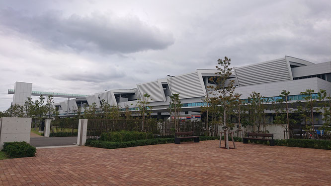 Fish Intermediate Wholesale Area Building, the view from "Toyosu arround park"