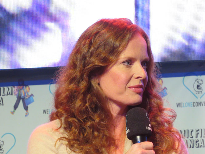 Rebecca Mader at comic con