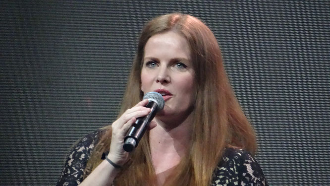 Rebecca Mader on stage at CCXP 2019