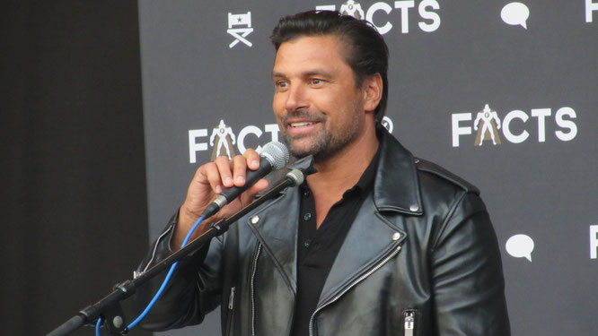 Manu Bennet (known for roles as Slade Wilson in "Arrow" and Crixus in "Spartacus) on stage during his panel at FACTS convention 2018 in Ghent, Belgium