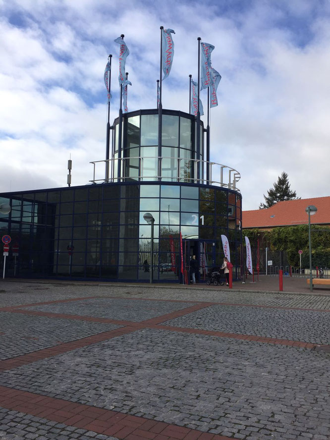 Halle 21 und 22 der "Messe Berlin": Hier fand 2017 die "Babywelt" statt.
